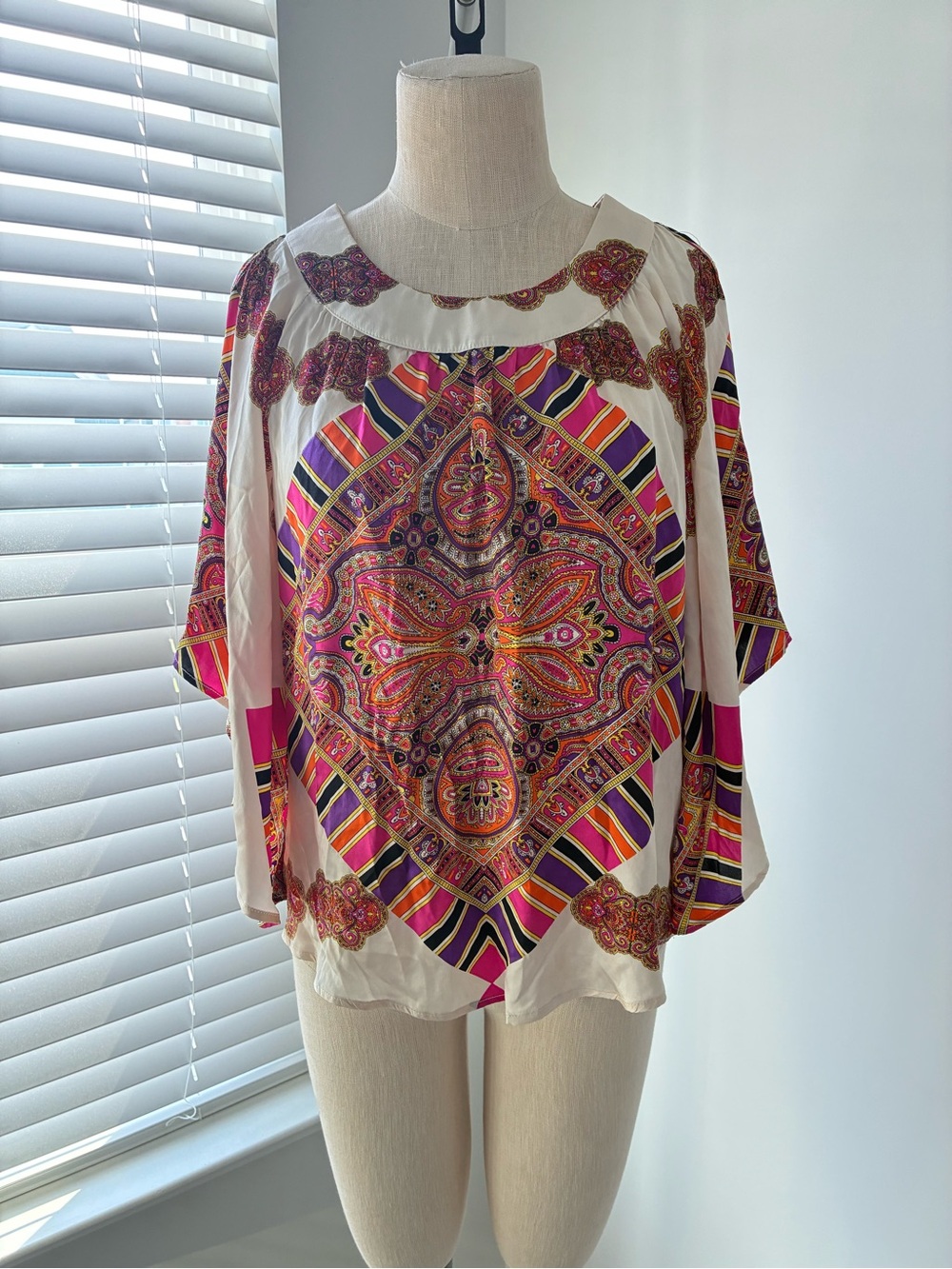 VTG Voom by Joy Han Women's 100% Silk Oversized Cold Shoulder Paisley Blouse